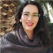 Doy clases particulares de español para extranjeros. También puedo ayudarte con Biología ya que soy licenciada en Biología con el Máster de educación